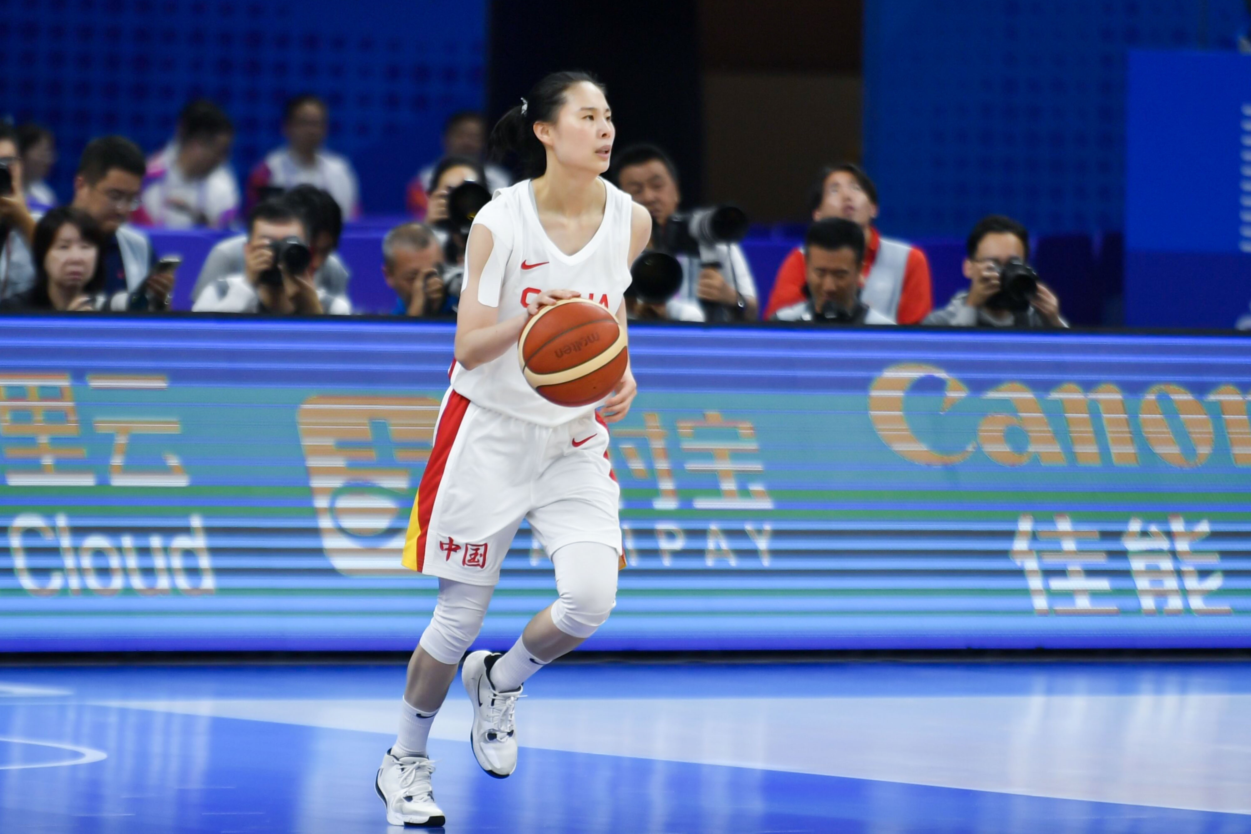 包含浙江女篮抢先夺下胜利，实现对手全面压制的词条